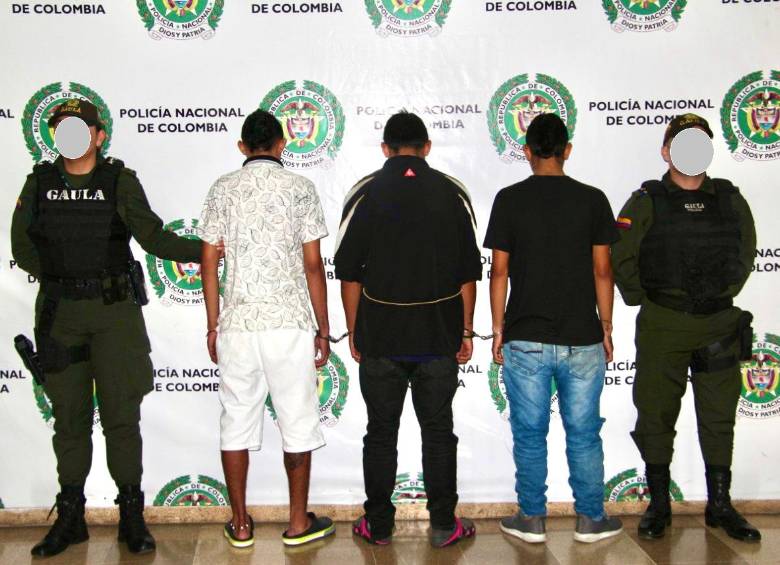 Los capturados, en la presentación a medios de comunicación. FOTO CORTESÍA