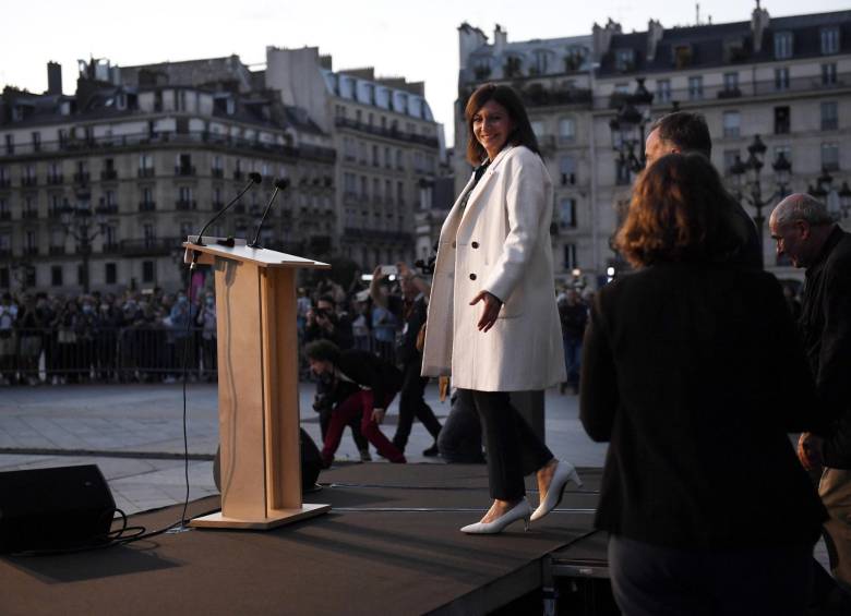 Anne Hidalgo renovó su mandato con más de 50 %. FOTO: EFE.