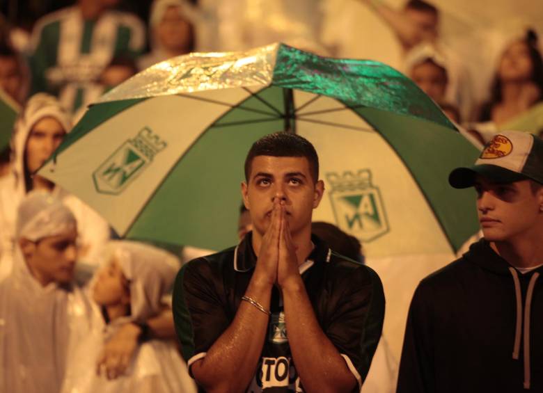 Los hinchas de Nacional no pudieron celebrar anoche en Medellín. FOTOs manuel saldarriaga 