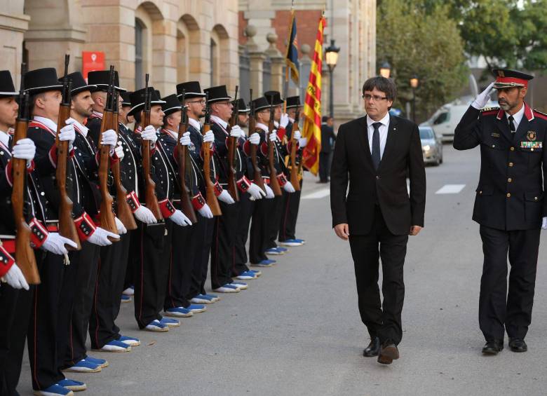 Hay serias dudas acerca del papel que tendrán los Mossos d’Esquadra el día de la prevista consulta y si obedecerán al gobierno español. FOTO AFP