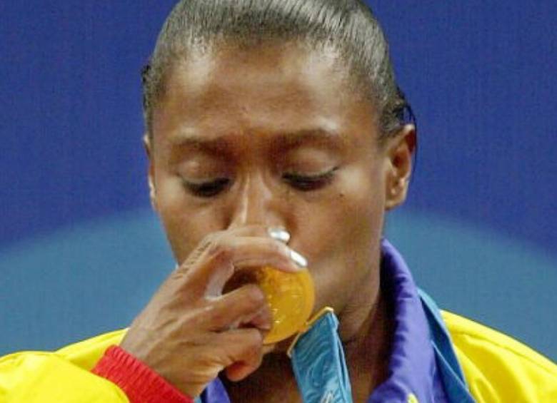 María Isabel Urrutia, primera colombiana en ganar un oro olímpico (2000).