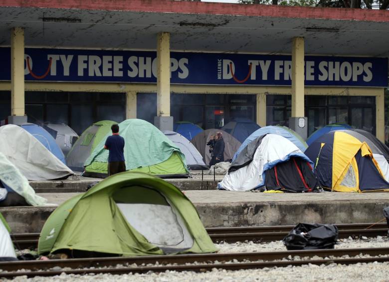 En el del puerto ateniense acampan 2.135 personas. FOTO AP