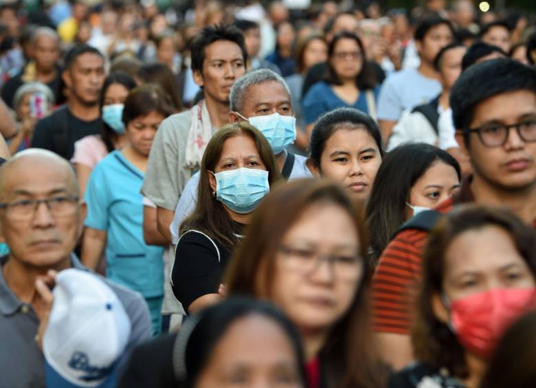 El uso de tapabocas adecuados es una de las recomendaciones para evitar el contagio del coronavirus. FOTO AFP