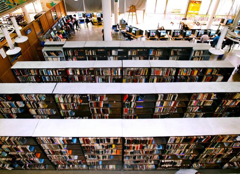 La Biblioteca Pública Piloto, ubicada en Carlos E. Restrepo, es uno de los espacios públicos que cerrarán sus puertas durante la emergencia sanitaria por el coronavirus. FOTO Juan Antonio Sánchez