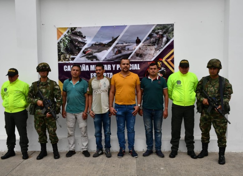 Los cuatro detenidos presuntos integrantes del Epl. FOTO CORTESÍA POLICÍA