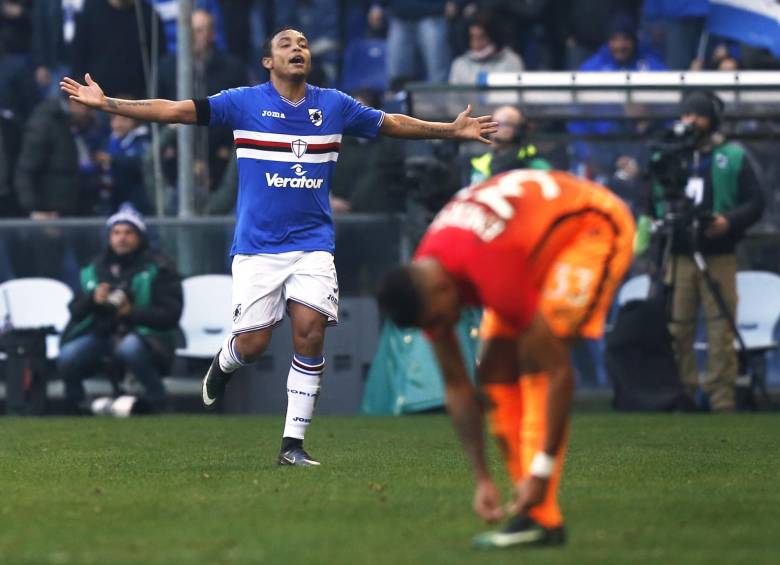 Esta es la imagen de la celebración de la anotación que logró ayer Luis Muriel con la Sampdoria. Esta vez el atacante nacional fue verdugo de la Roma, asistiendo y marcando. FOTO afp