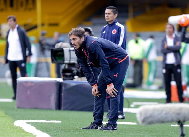 El técnico argentino Luis Zubeldía trabaja fórmulas en el equipo rojo para iniciar la Liga de la mejor manera ante Millonarios. Habrá que esperar si repite la nómina de Superliga. FOTO colprensa