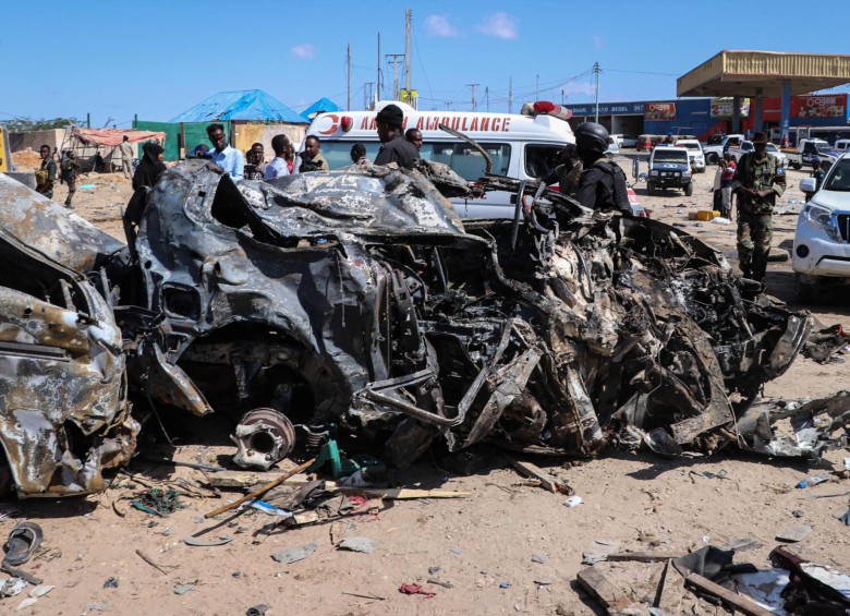 Más de 120 personas resultaron heridas en el atentado con carro bomba que se presentó el pasado sábado en Mogadiscio, capital de Somalia. FOTO AFP