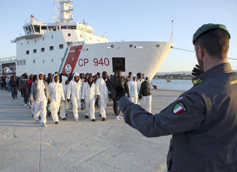 Cientos de miles buscan anualmente una mejor vida cruzando el Mar Mediterráneo en condiciones infrahumanas. Expertos consideran que la represión no resuelve la problemática. FOTO reuters 