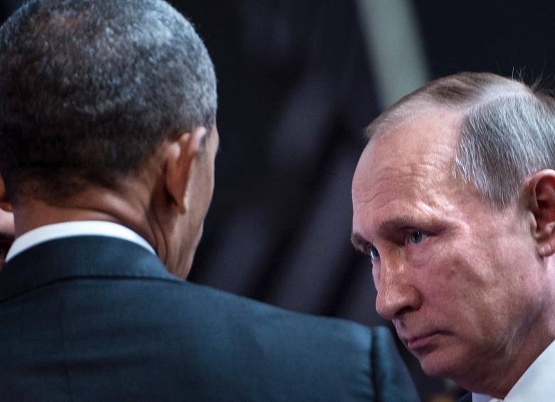 Durante el Foro de Cooperación Asia-Pacífico, en Lima, Barack Obama y Vladimir Putin tuvieron un breve encuentro que dejó pendientes dos asuntos: la paz en Ucrania y en Siria. FOTO afp