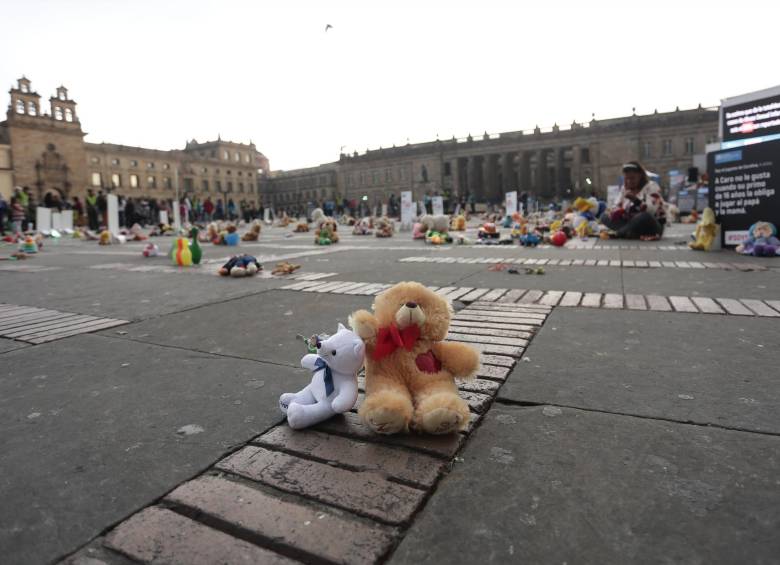 Plantón en la Plaza de Bolívar en Bogotá por los derechos de los niños y niñas. FOTO: COLPRENSA