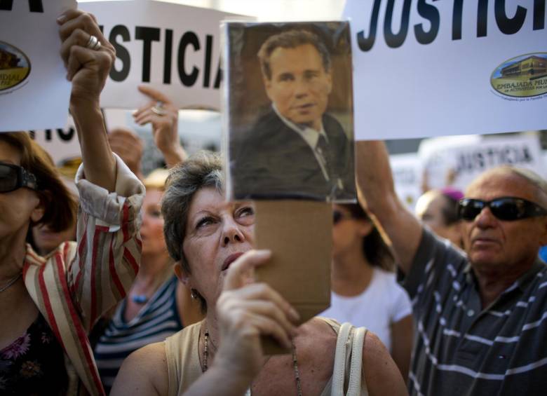 La controversia generada en enero de 2015 por el caso Nisman fue uno de los primeros indicadores del declive de la popularidad del gobierno kirchnerista en el país sudamericano. FOTO ap