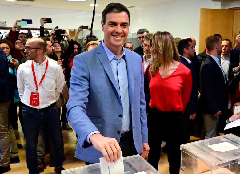 El socialista Pedro Sánchez se anuncia como el ganador de las legislativas de este domingo en España. FOTO EFE