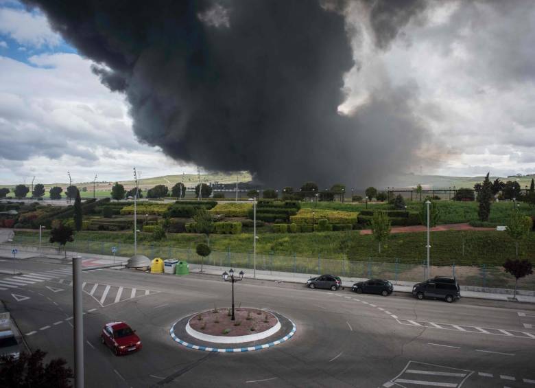 Un incendio generado en el mayor vertedero de neumáticos de Europa, situado en la localidad de Seseña. FOTO AFP