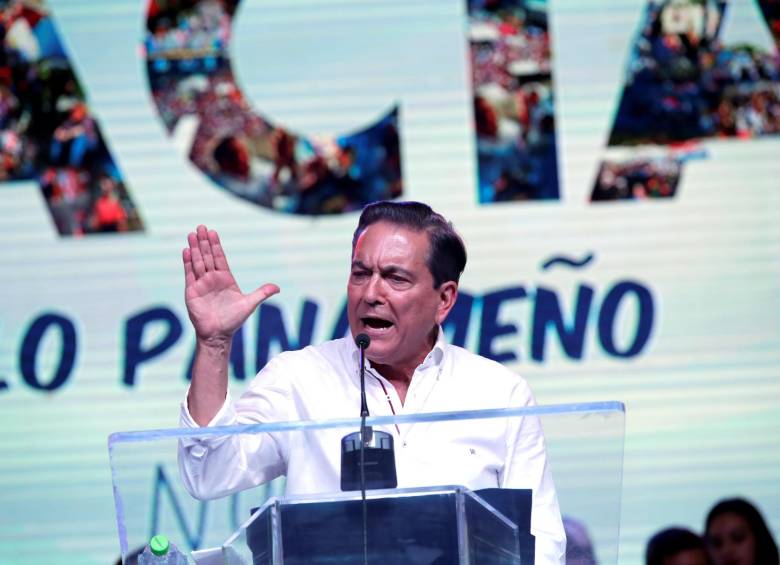 Rómulo Roux fue el candidato respaldado por el expresidente Ricardo Martinelli. FOTO: EFE