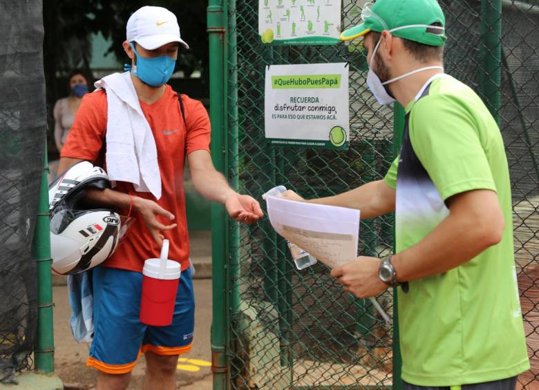 Funcionarios del Inder y de las ligas de Tiro con Arco y Tenis realizaron simulacro para dar apertura de sus instalaciones para entrenar. FOTOS CORTESÍA INDER