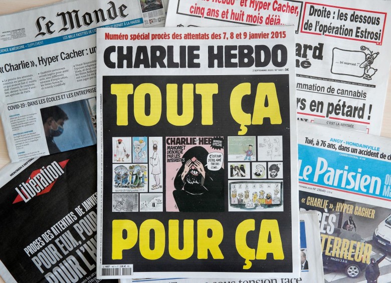 “Todo eso, por esto”, publicó Charlie Hebdo en su portada de ayer, en un llamado a que ninguna crítica cueste la vida. FOTO EFE