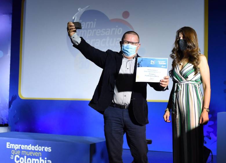 Julio César Londoño gano con Plántulas La María el premio del Famiempresario Interactuar. FOTO: CORTESÍA INTERACTUAR.