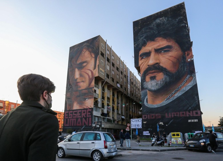 Estampa de Buenos Aires el día después del fallecimiento de Maradona. Foto AFP