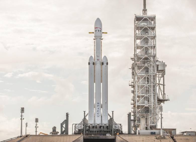 El Falcon Heavy, vehículo de lanzamiento espacial super pesado reutilizable. 