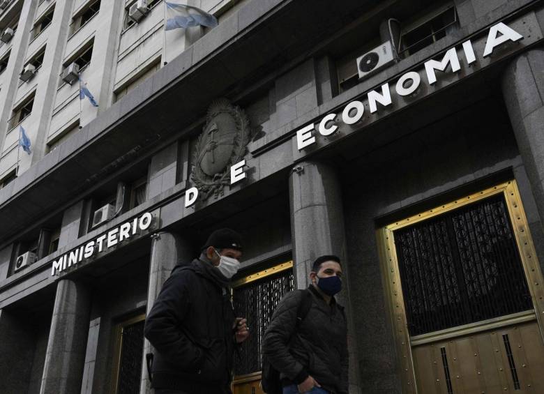 Se dieron impagos sobre los bonos globales denominados 2021, 2026 y 2046, cuyo periodo de gracia vencía este viernes. El valor de estos títulos era de 500 millones de dólares. FOTO AFP.