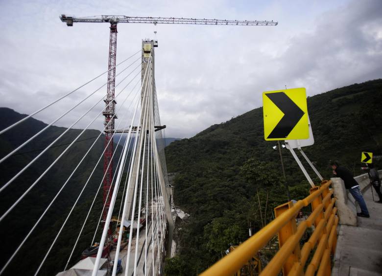 En la vía donde se desplomó el puente Chirajara están activados todos los protocolos de seguridad. FOTO Colprensa