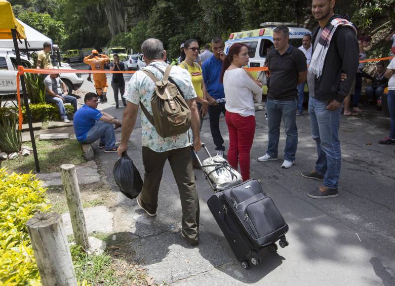 Afectados sacaron las pertenencias permitidas.