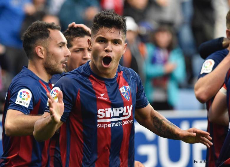 Doblete del “Cucho” Hernández deja al Huesca a un paso del ascenso 
