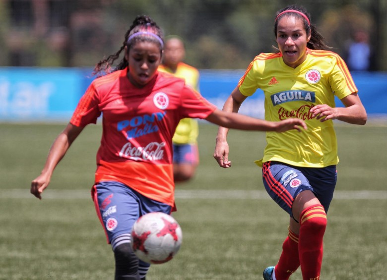 Oriánica Velásquez (derecha) ha sido una de las jugadoras que se ha manifestado en esta lucha por mejores condiciones. Ella espera estar en la reunión del 11 de marzo en Bogotá. FOTO colprensa