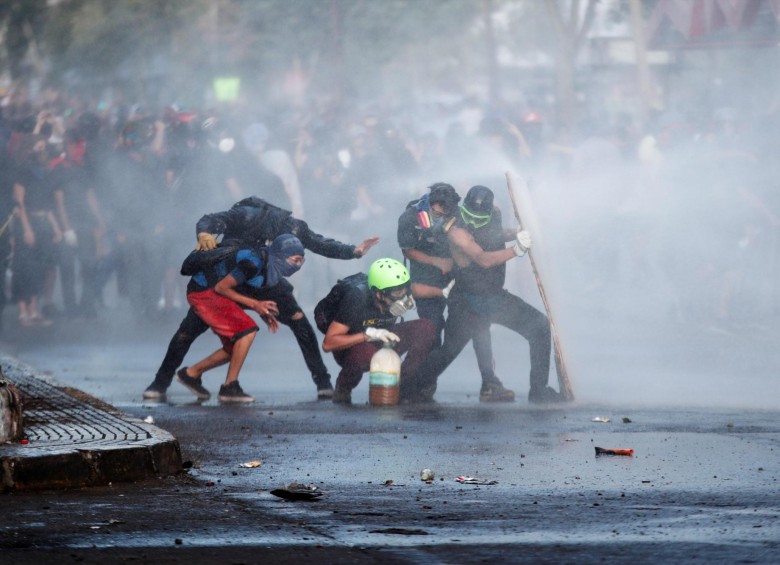 Las protestas en Chile empezaron en octubre y, desde entonces, han dejado más de una veintena de muertos y miles de heridos. FOTO EFE
