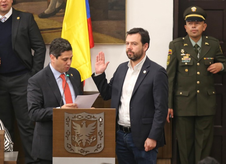 Carlos Fernando Galán durante su posesión este lunes como presidente del Concejo de Bogotá.