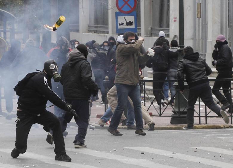 Las medidas de austeridad económica y el desempleo han generado protestas en Grecia. FOTO ap