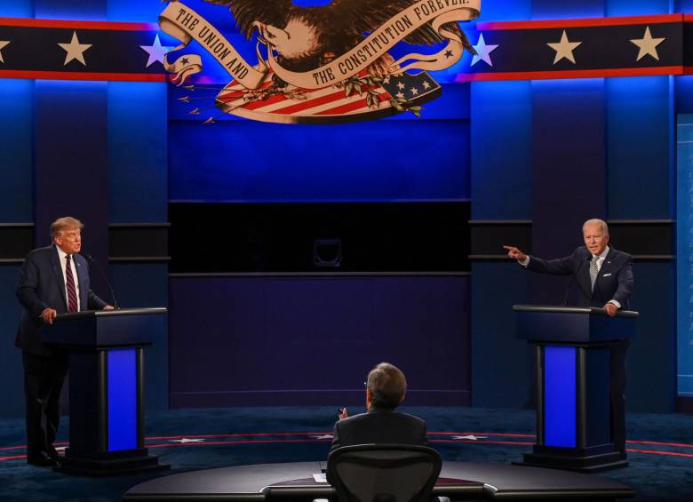 Donald Trump y Joe Biden durante el primer debate presidencial. FOTO AFP