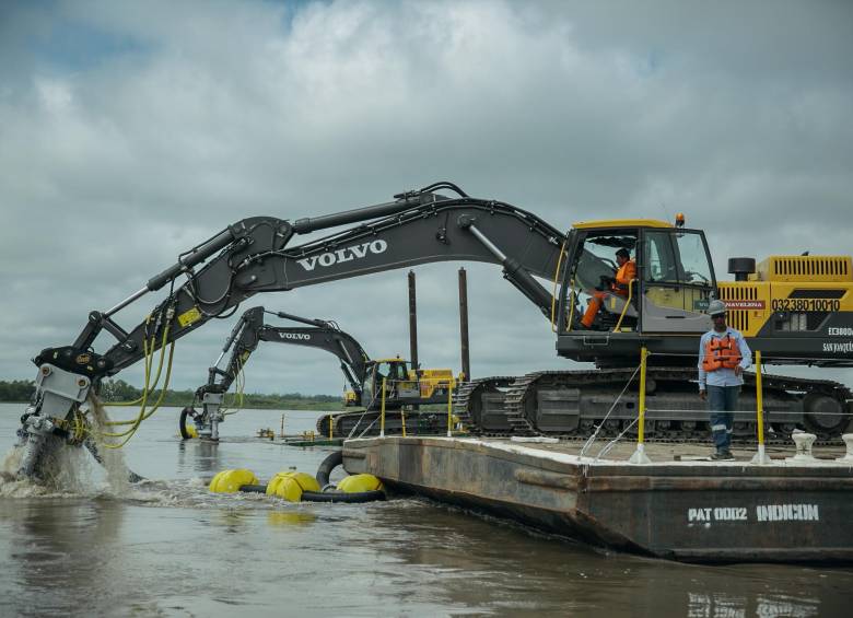 Las labores de dragado a lo largo del Magdalena son constantes para garantizar el paso de diferentes navíos que se movilizan entre Barrancabermeja y Barranquilla. FOTO Cortesía Navelena