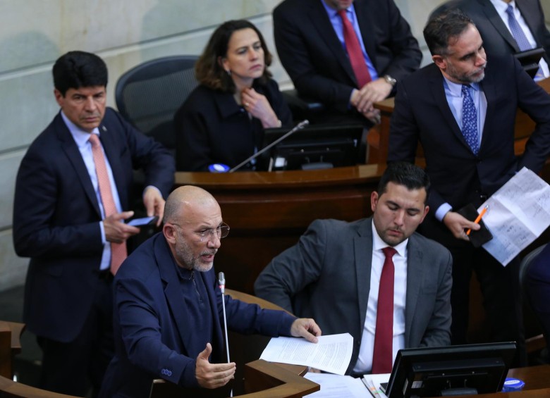 La propuesta del senador Roy Barreras, de aplazar la votación, causó fuerte debate en la sesión del Senado. FOTO Colprensa