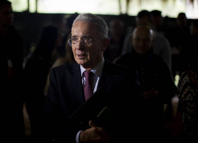 El expresidente Álvaro Uribe confirmó este martes la orden de detención por parte de la Corte Suprema de Justicia. FOTO ESTEBAN VANEGAS