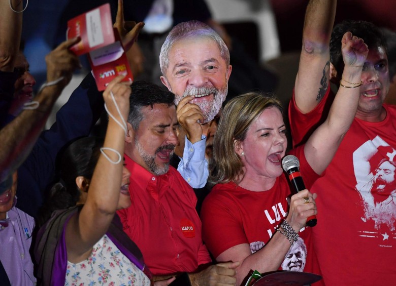 Lula lanza candidatura presidencial desde la cárcel