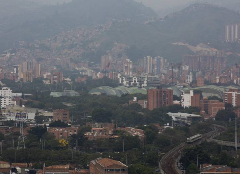 Emergencia ambiental del pasado marzo de 2019 por contaminación en Medellín. Foto: Edwin Bustamante Restrepo