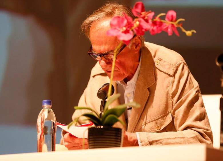 Fernando Vallejo habló en la apertura de la Cumbre Mundial de Arte, Cultura y Paz, que se realiza esta semana en diferentes escenarios de Bogotá. FOTO COLPRENSA