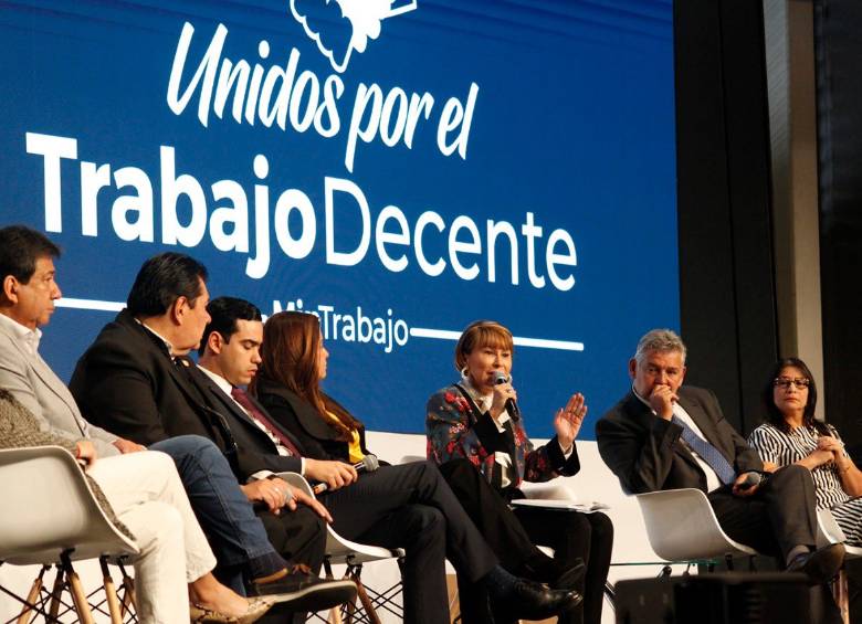 La ministra del Trabajo, Alicia Arango, dio a conocer los avances regulatorios y la nueva reglamentación que busca brindarle mayor calidad de vida a trabajadores y mejorar la productividad del país. Foto: Cortesía