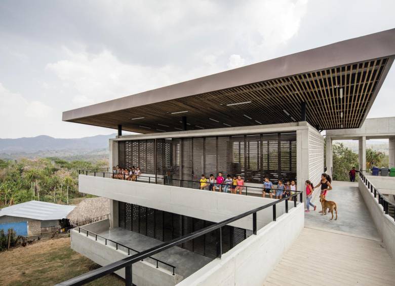 Dos paisas nominados a premio de arquitectura por escuela rural sostenible