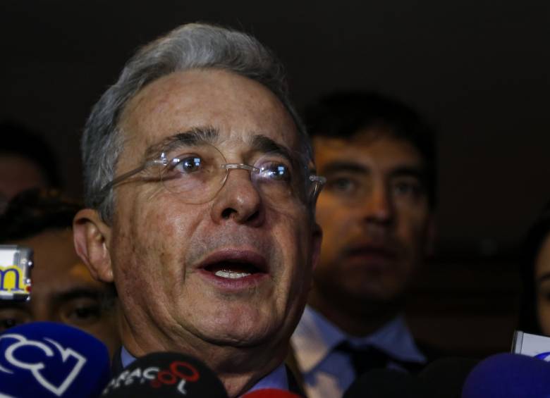 El expresidente y actual senador Álvaro Uribe viajó el pasado martes a Estados Unidos y luego a México. FOTO COLPRENSA
