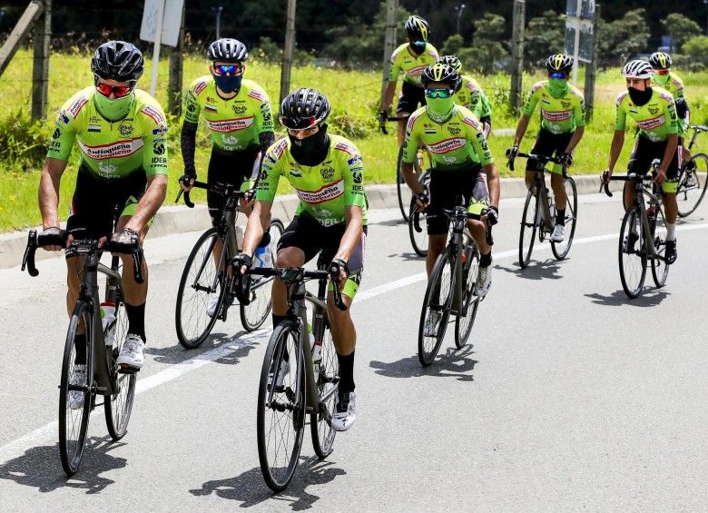 Los corredores del Orgullo Paisa afrontaron la etapa final de preparación para la Vuelta con las medidas de protección necesarias. FOTO JAIME PÉREZ