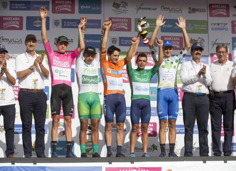 El podio con los mejores del prólogo. Desde hoy comienza en firme la batalla por el título de la Vuelta. 