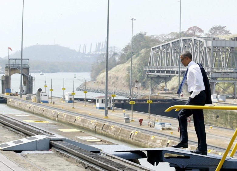 Obama recorrió el Canal al mediodía, calificándolo como “un testamento a la inventiva y la visión”. 
