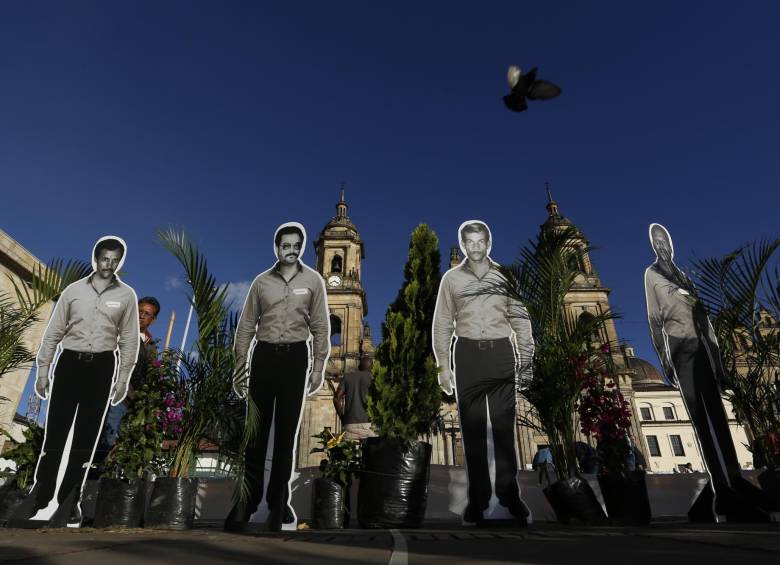 Las organizaciones sociales realizaron en octubre pasado una exposición como homenaje a los defensores de derechos humanos y líderes sociales asesinados en Colombia. FOTO Colprensa