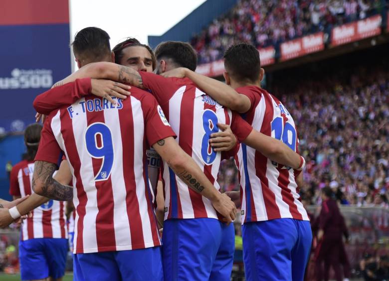 Messi, Suárez y Neymar mantienen al Barcelona líder de Liga