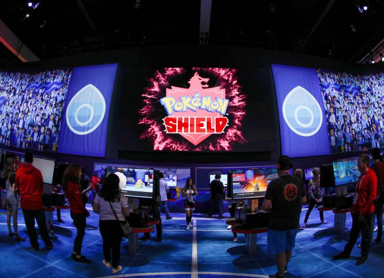 Participantes probando los contenidos de Nintendo durante la inauguración de la exposición anual de videojuegos E3. Foto: Reuters
