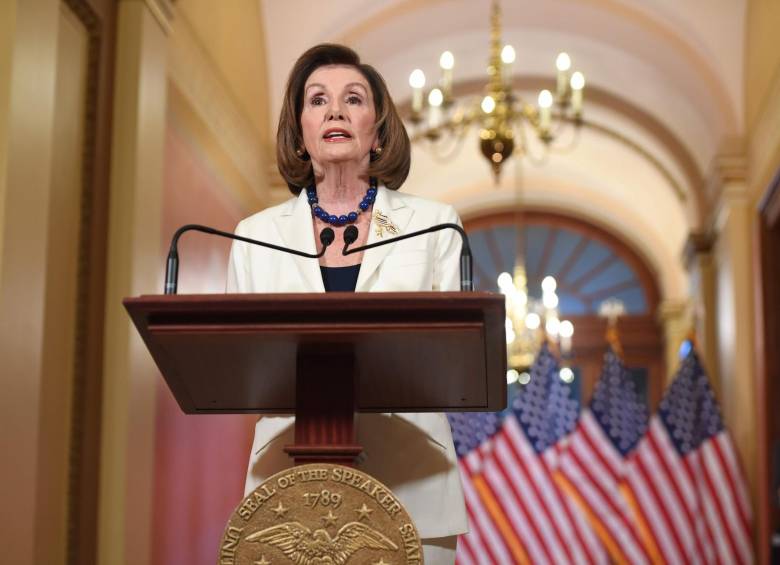 La presidenta de la Cámara de Representantes, Nancy Pelosi, durante su alocución televisada. FOTO AFP.