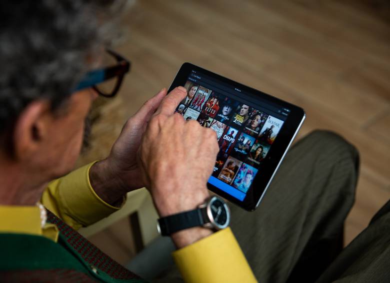 Netflix permite que usted descargue algunas de sus películas y series a sus dispositivos móviles. Foto: Colprensa 